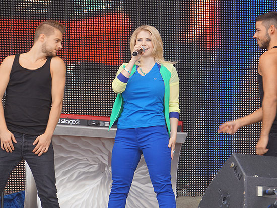 Auftritt: Beatrice Egli bei Rewe Family 2013 in München (Foto: Martin Schmitz)